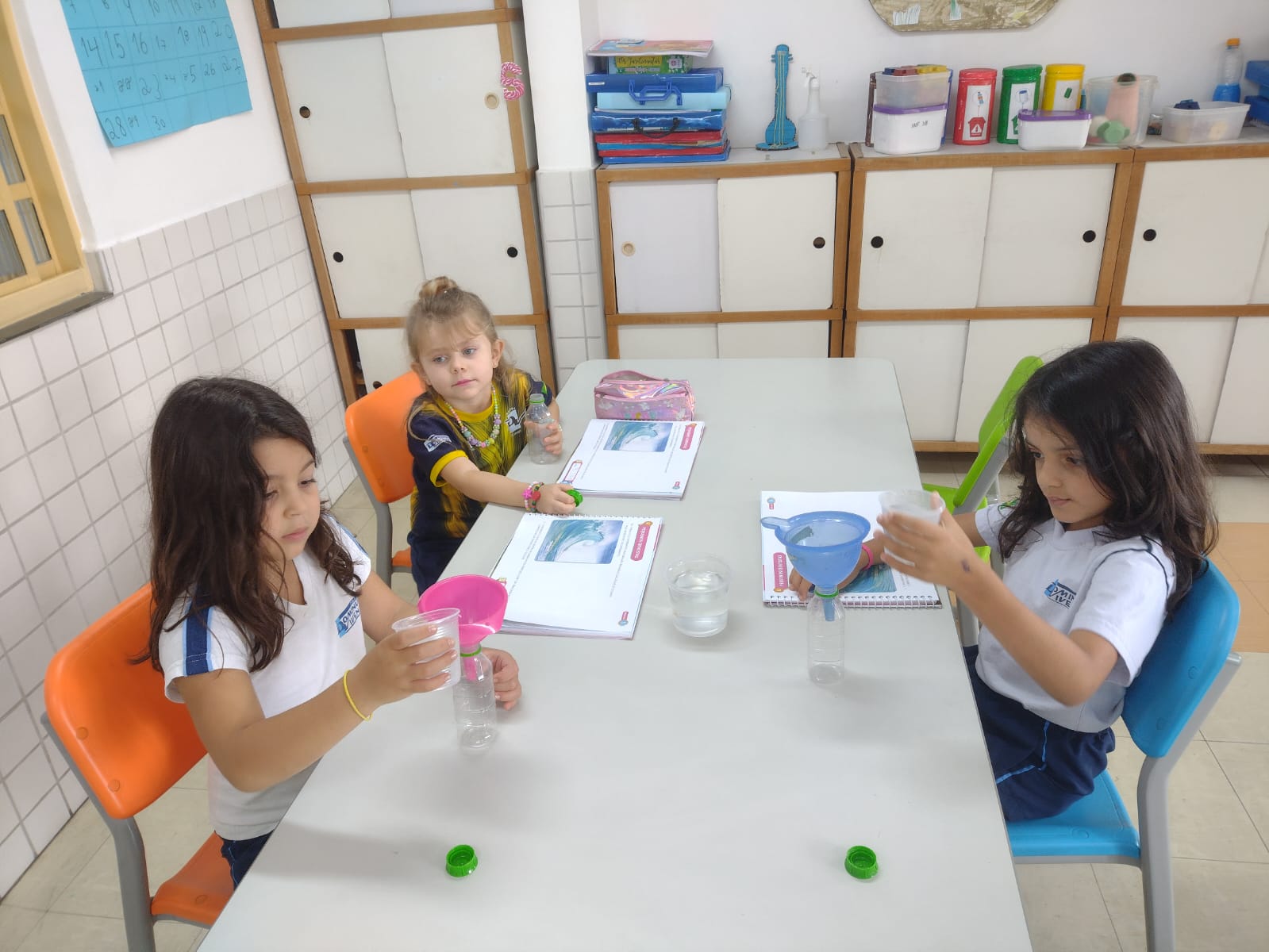 INFANTIL 3 EXPERIMENTO PARA SIMULAR O MOVIMENTO DAS ÁGUAS DO OCEANO