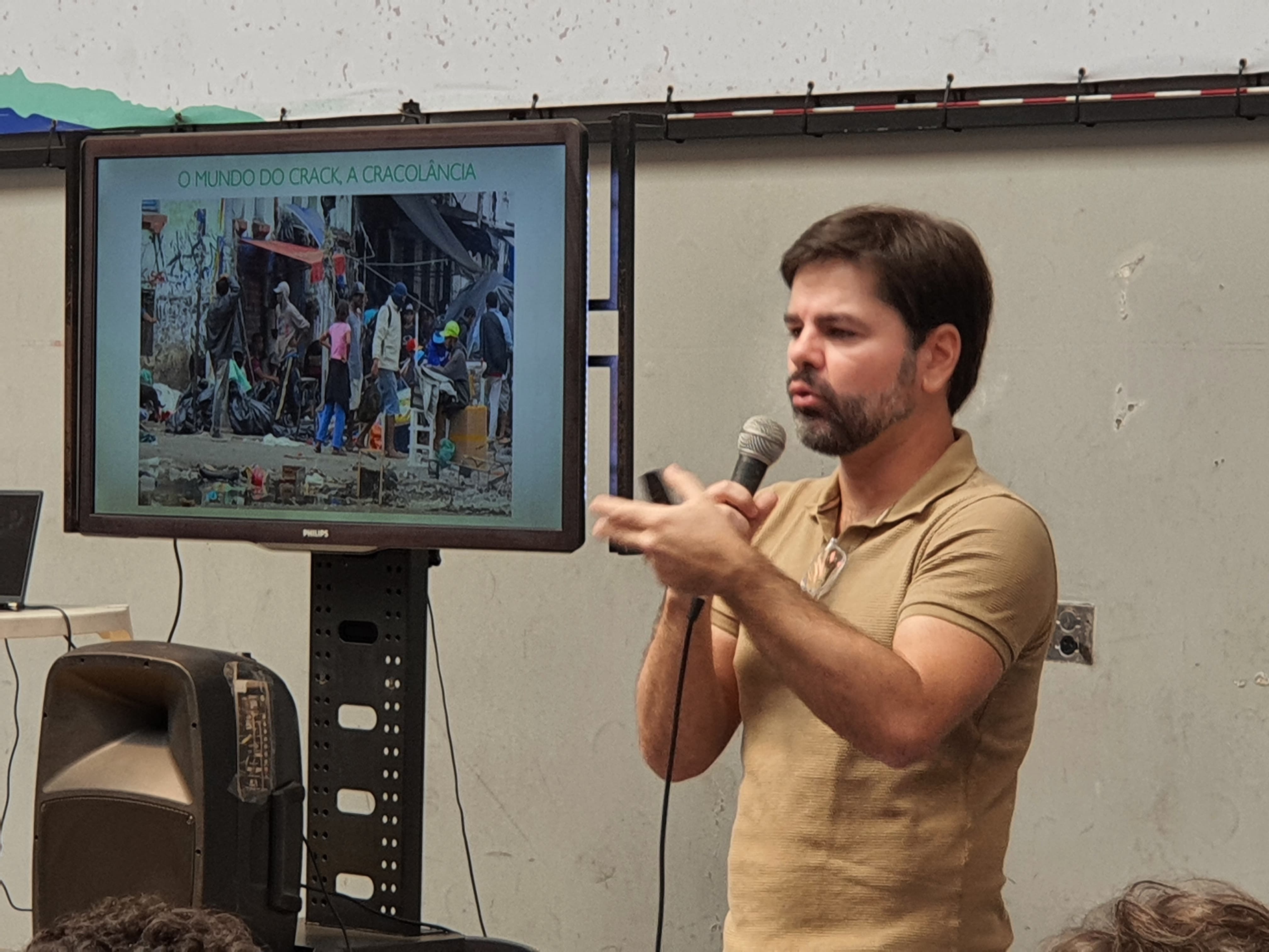 Palestra sobre o uso do cigarro eletrônico