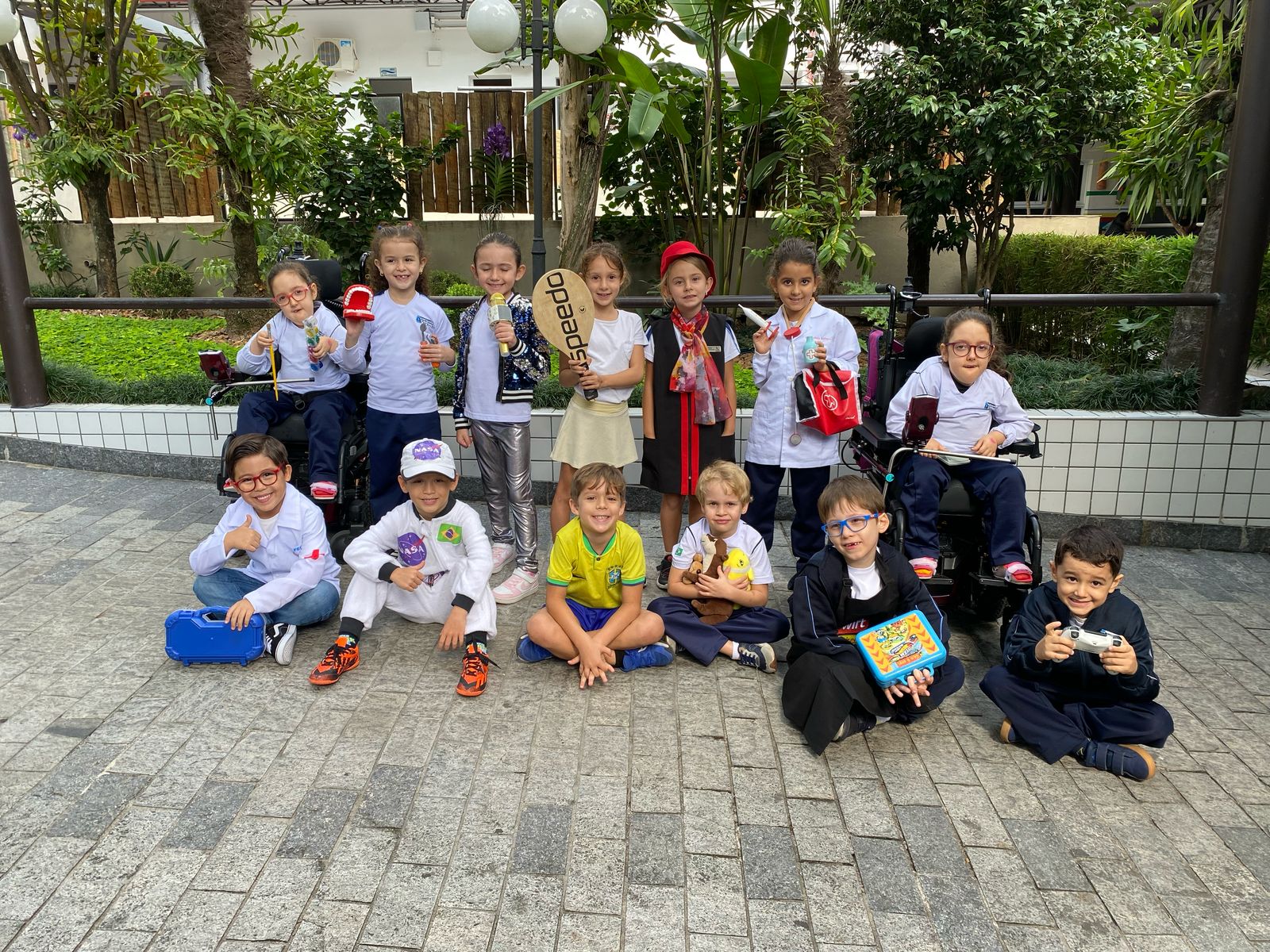 1º ano A e B explorando as profissões